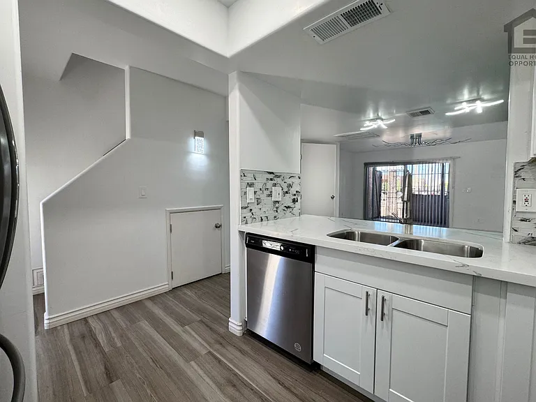 1601 W Sunnyside Dr #153 — Photo 5