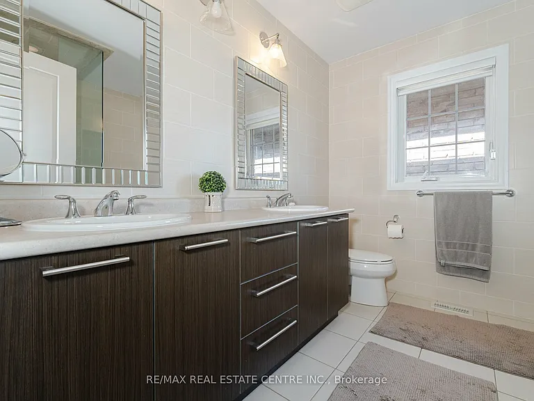 34 Alex Campbell Cres — Photo 20