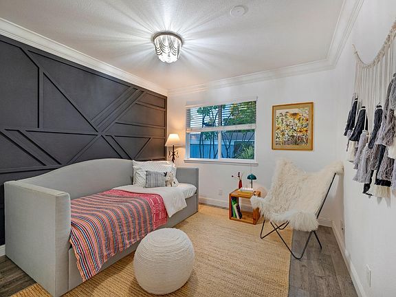 4th image of 225 Burt Street #18