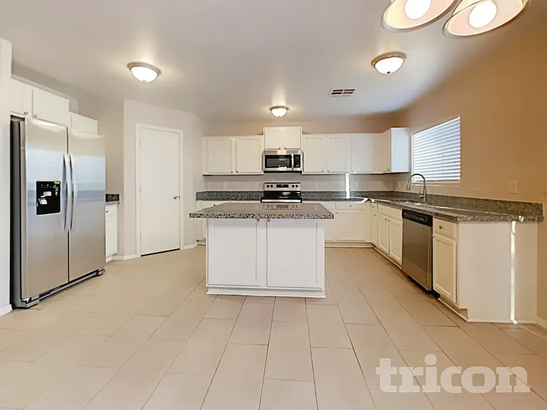22244 W Sonora St — Photo 4