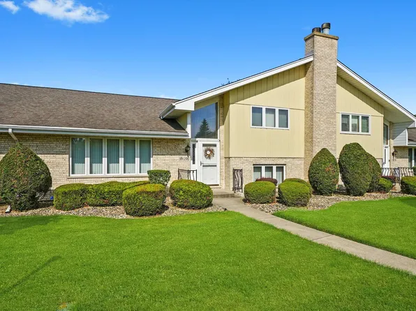 18120 John Charles Dr, Orland Park, IL 60467