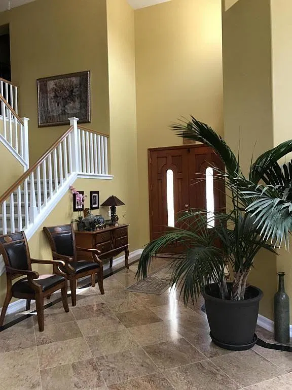 5 bed, 3065 sqft, $5,899 — Photo 2