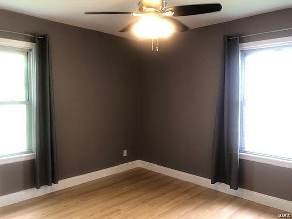 4th image of 967 Sanders Dr