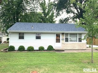 523 Northwestern Ave, Taylorville, IL