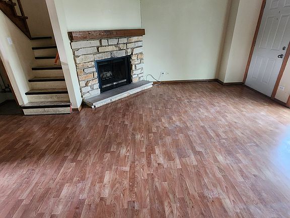 2nd image of 424 Meadow Green Ln