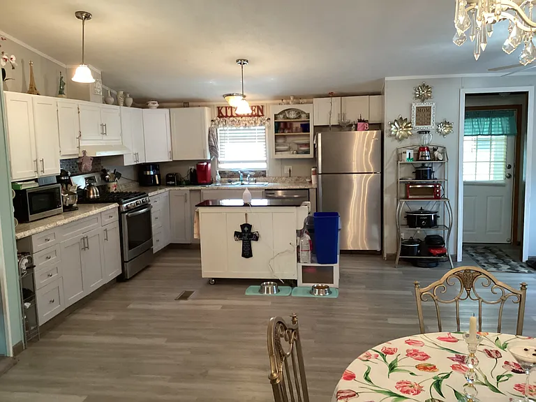 107 Fisherville Rd — Photo 1