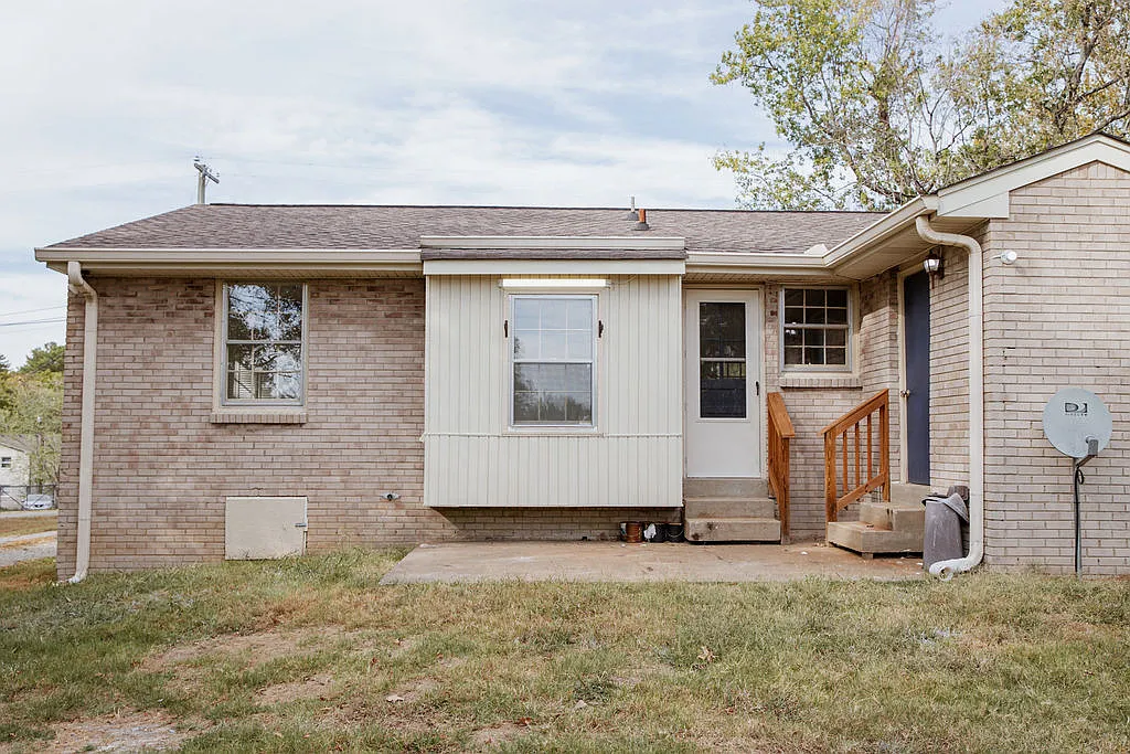 102 Jennings Dr — Photo 3