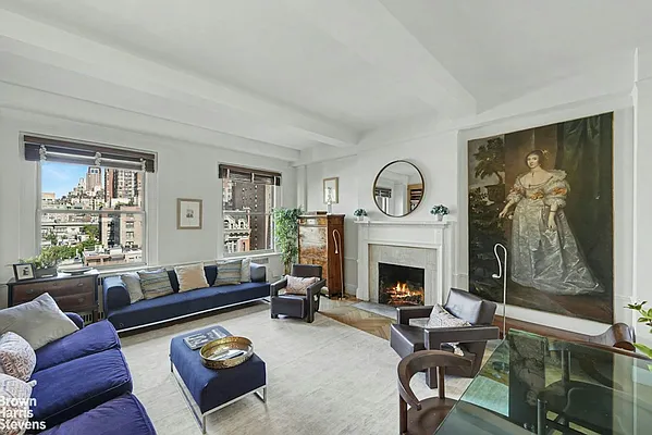 Living room, photo 2
