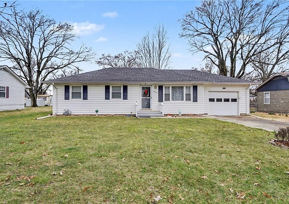 1st image of 110 S Elm St