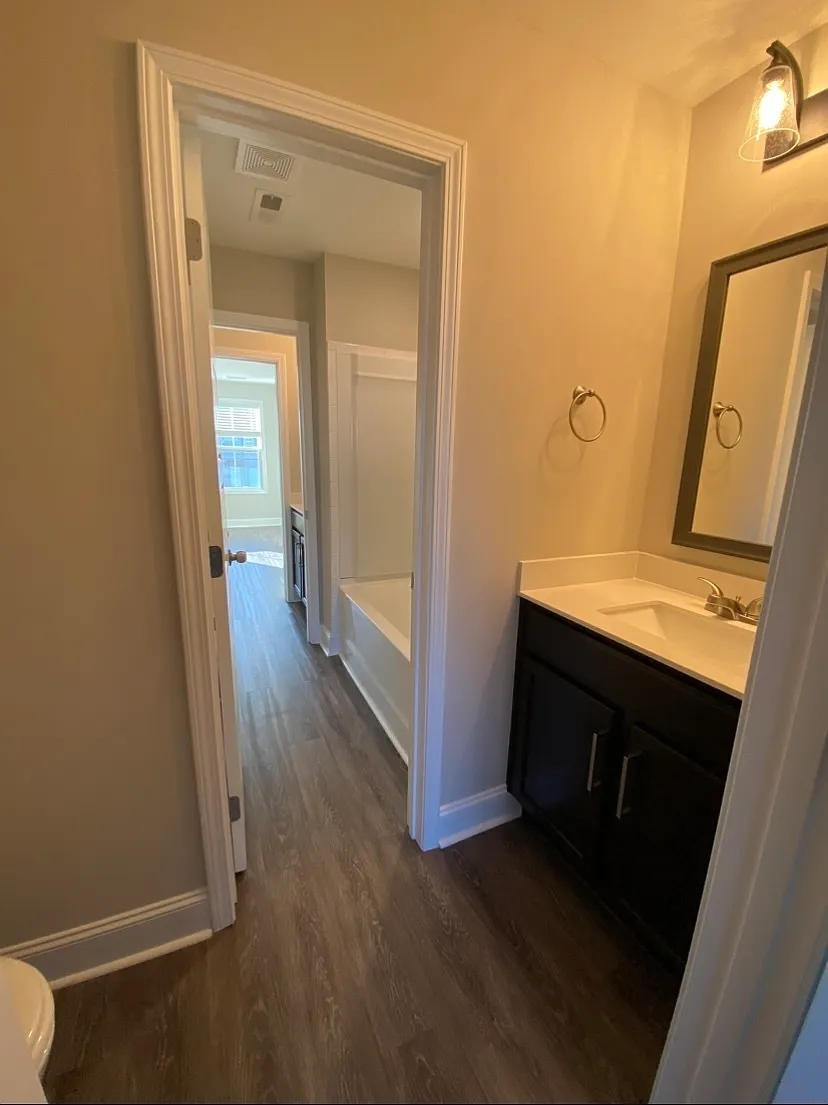 1039 Glenkirk Drive - D — Photo 3