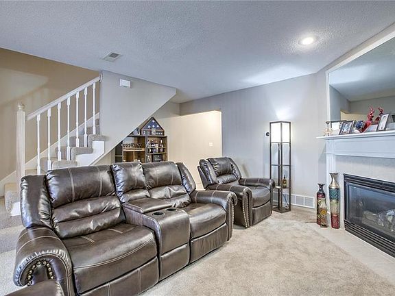 4th image of 1323 SE Norwood Dr #160B