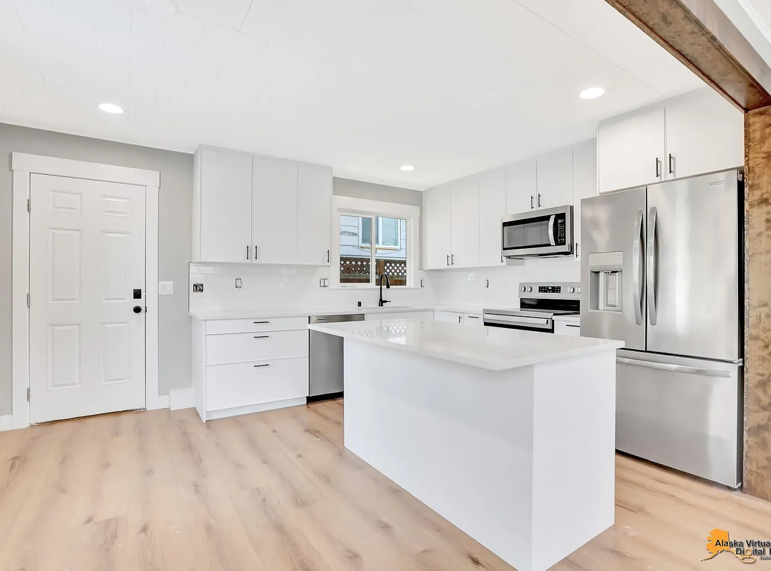 3 bed, 1040 sqft, $2,800 — Photo 3