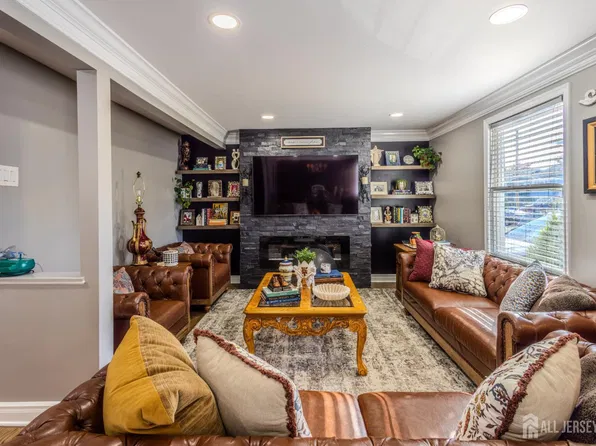 26 Dartmouth Ave, Avenel, NJ 07001