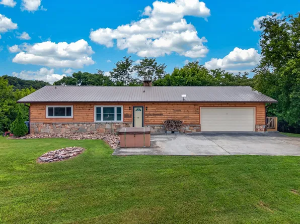 2829 Indian Creek Rd, Dandridge, TN 37725
