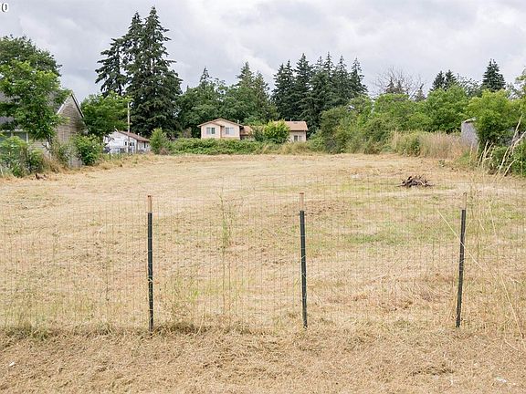 3rd image of 2735 SE 136th Ave