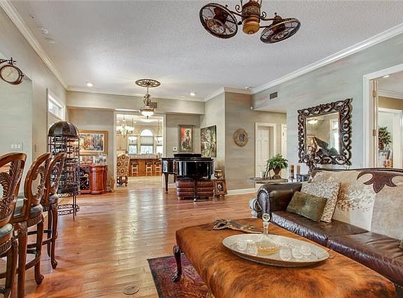 5th image of 25 Chateau Magdelaine Dr