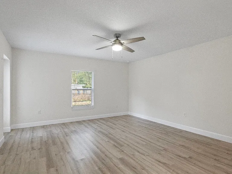 11165 NW 7th St — Photo 5