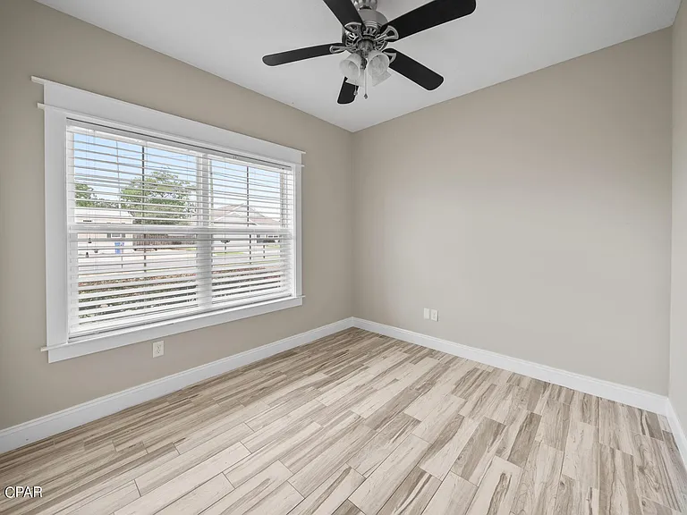 305 Evergreen St — Photo 14