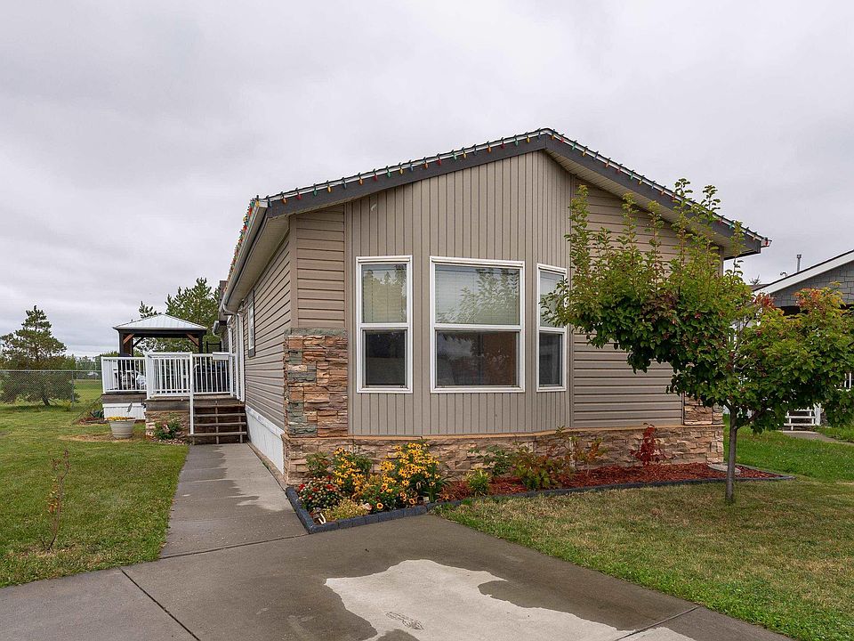 1st image of 422 Oak Wood Cres NW