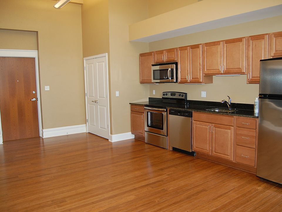 2nd image of 141 41st St