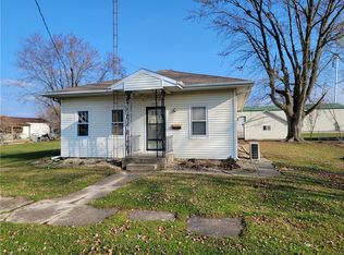 209 N Cedar St, Stewardson, IL 62463