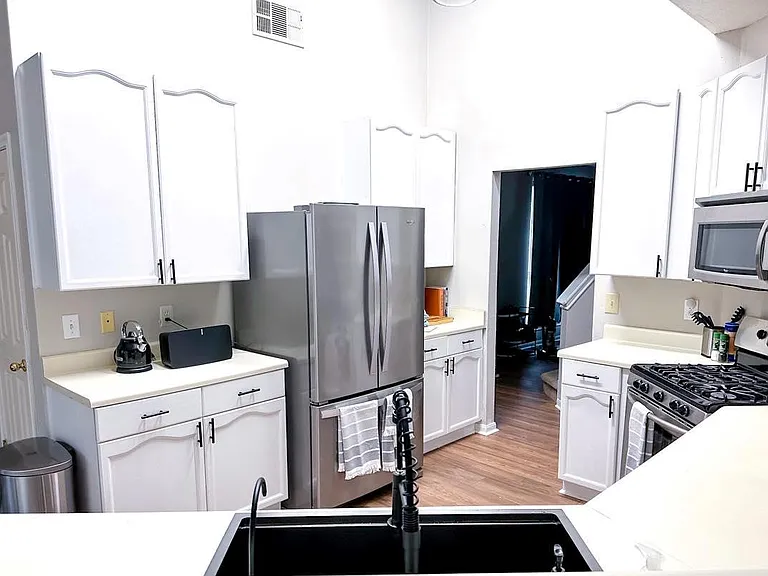11321 Avering Ln — Photo 10