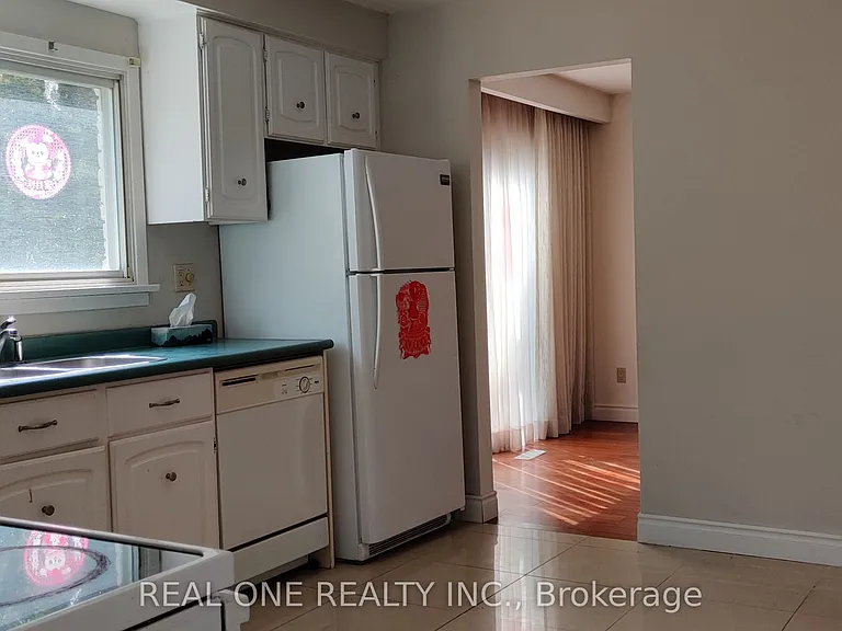 72 Liebeck Cres — Photo 20