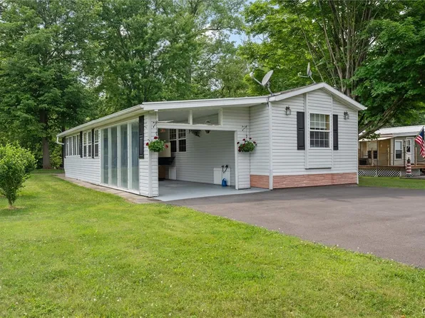 10 River Ln, Pt Byron, NY 13140