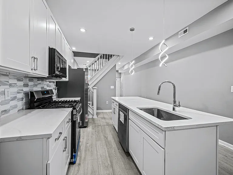 3059 Brighton St — Photo 15