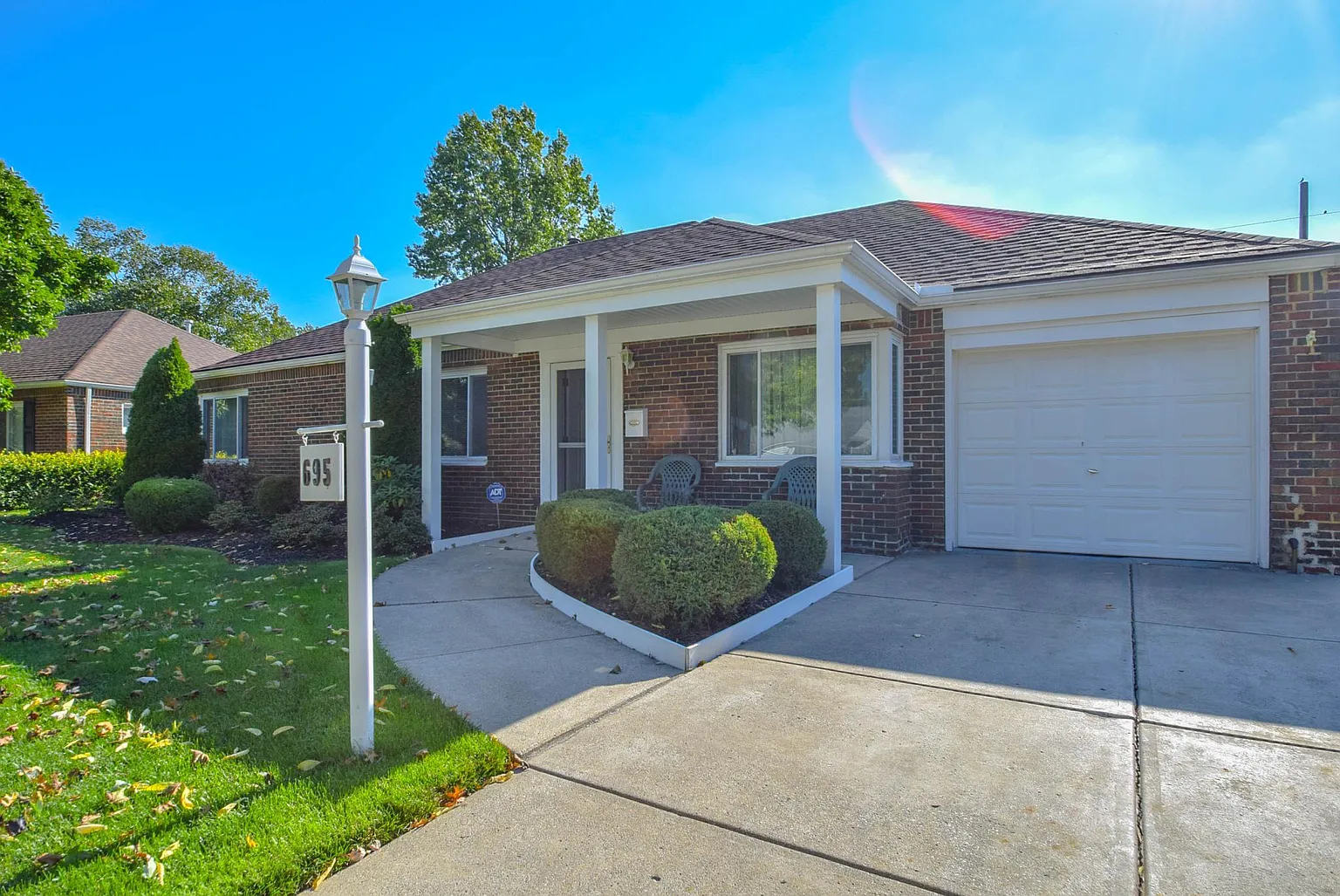 695 Birch Dr photo 1
