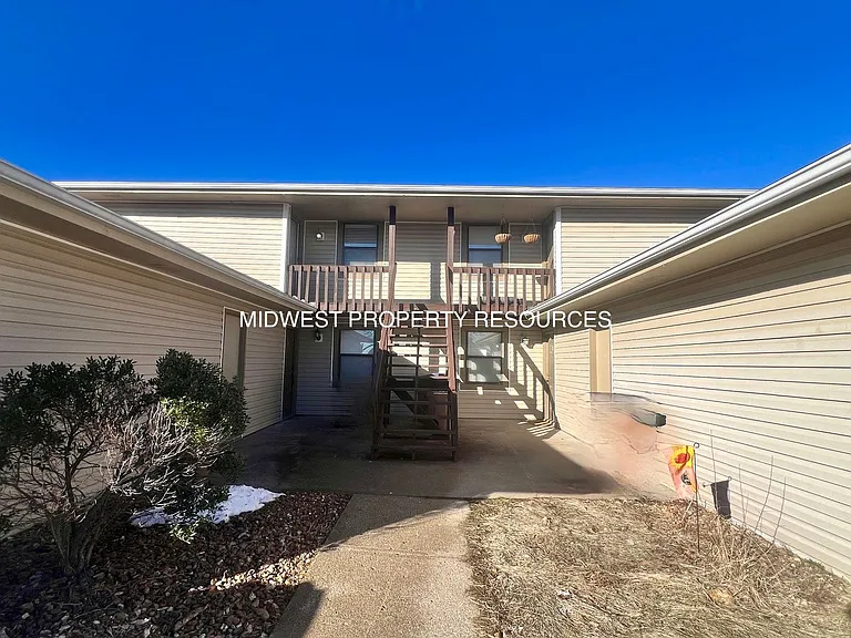 204 Sky Vue Dr #A — Photo 2