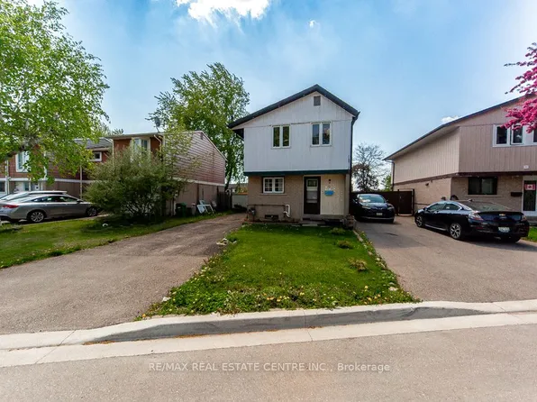 12 Greenhills Sq, Brampton, ON L6S 2J4