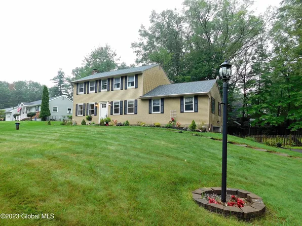 20 Christina Court, Saratoga Springs, NY 12866