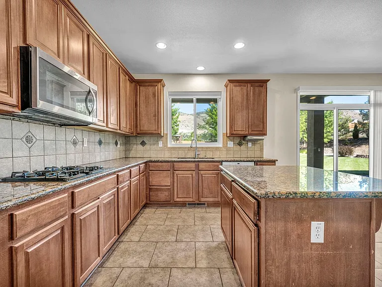 2425 Crooked Canyon Ct — Photo 5