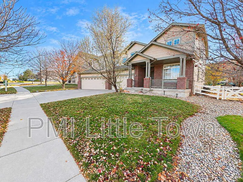 4 bed, 2.5 bath, 3890 sqft, $3,995 — Photo 2