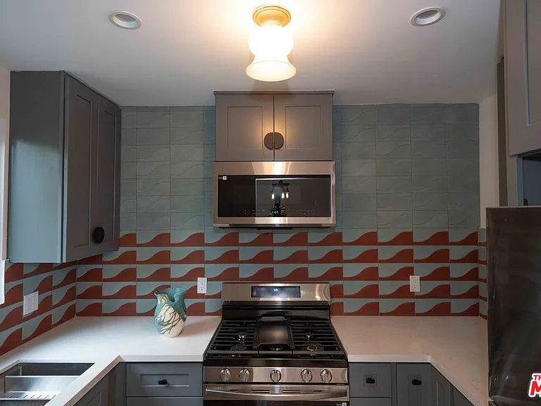1365 1/2 Maltman Ave — Photo 11