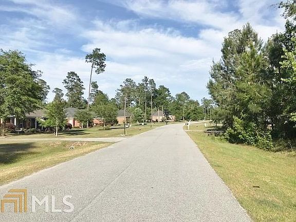 2nd image of 225 Surrey Ln