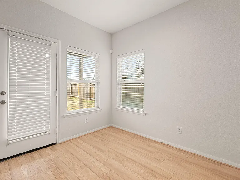 21426 Venture Park Dr — Photo 15