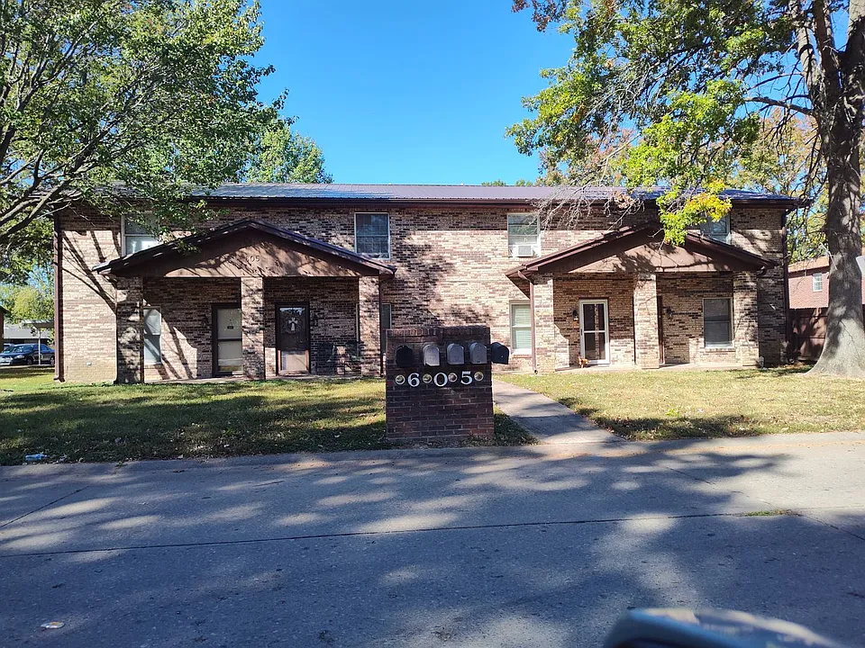 605 Boxwood Dr