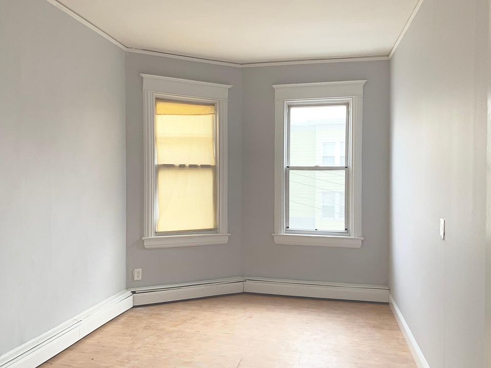 1st image of 85 Ash St #1