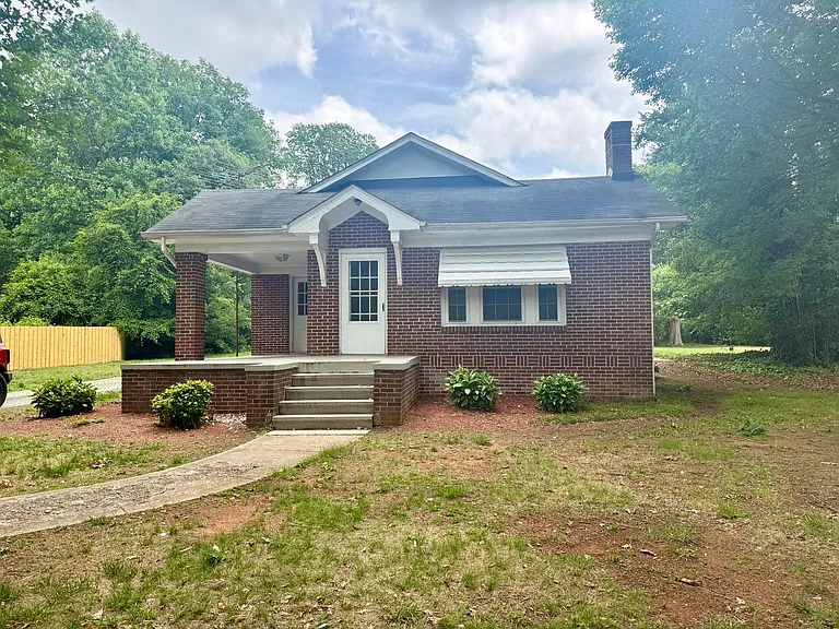 511 Alamance Rd — Photo 2