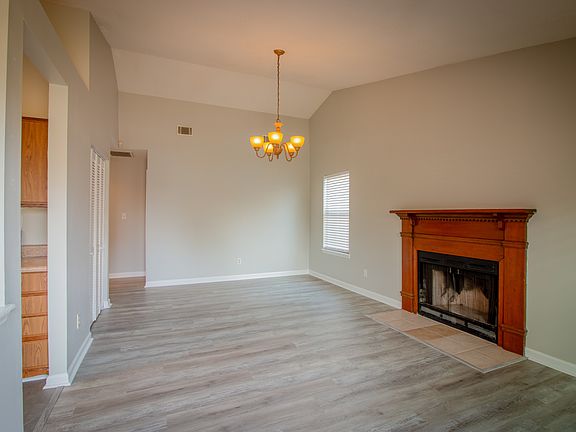 5th image of 2801 Ridgecrest Dr