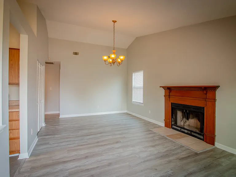 2801 Ridgecrest Dr — Photo 5