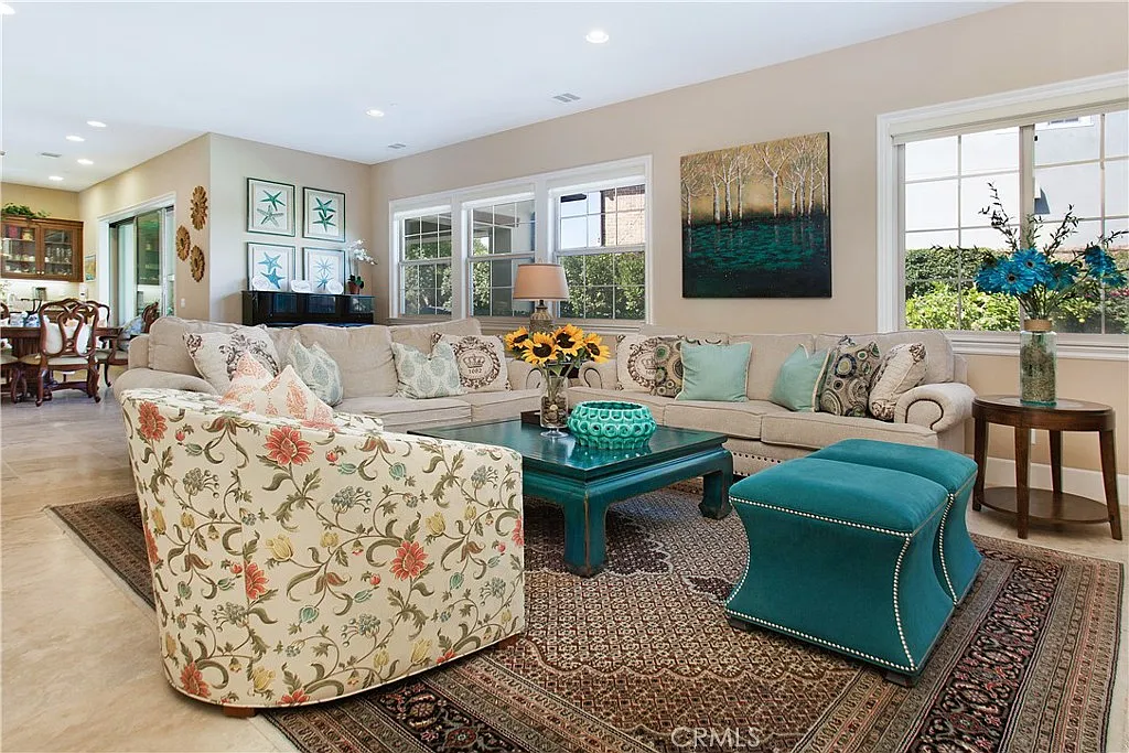 5 bed, 6.5 bath, 4075 sqft, $8,500 — Photo 1