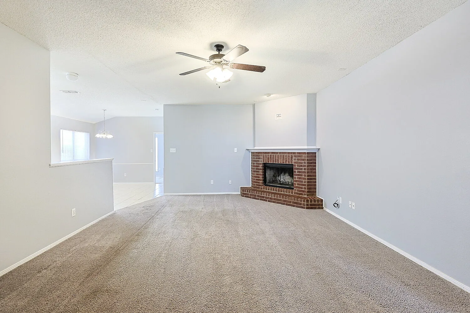 3 bed, 2.0 bath, 1841 sqft, $1,695 — Photo 3