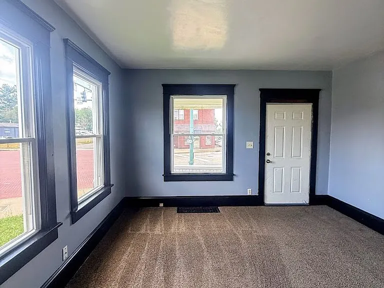2359 Mahoning Rd NE — Photo 3