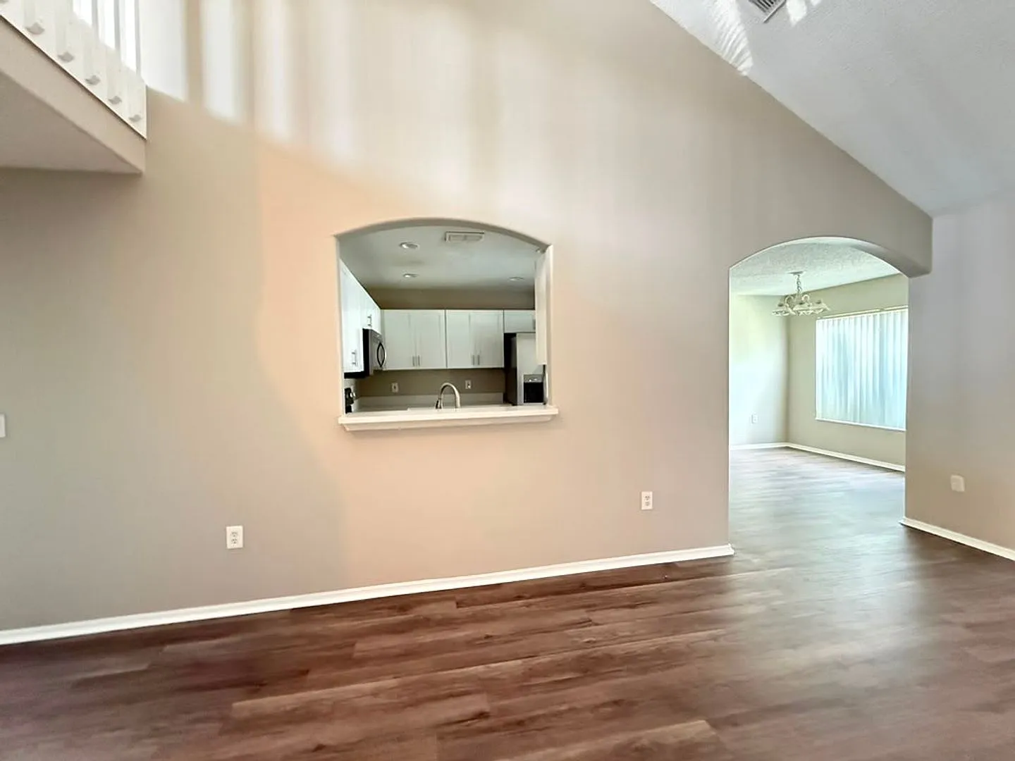 Spacious 3/2.5 Town Home in Meadow Woods! Available Now! — Photo 4