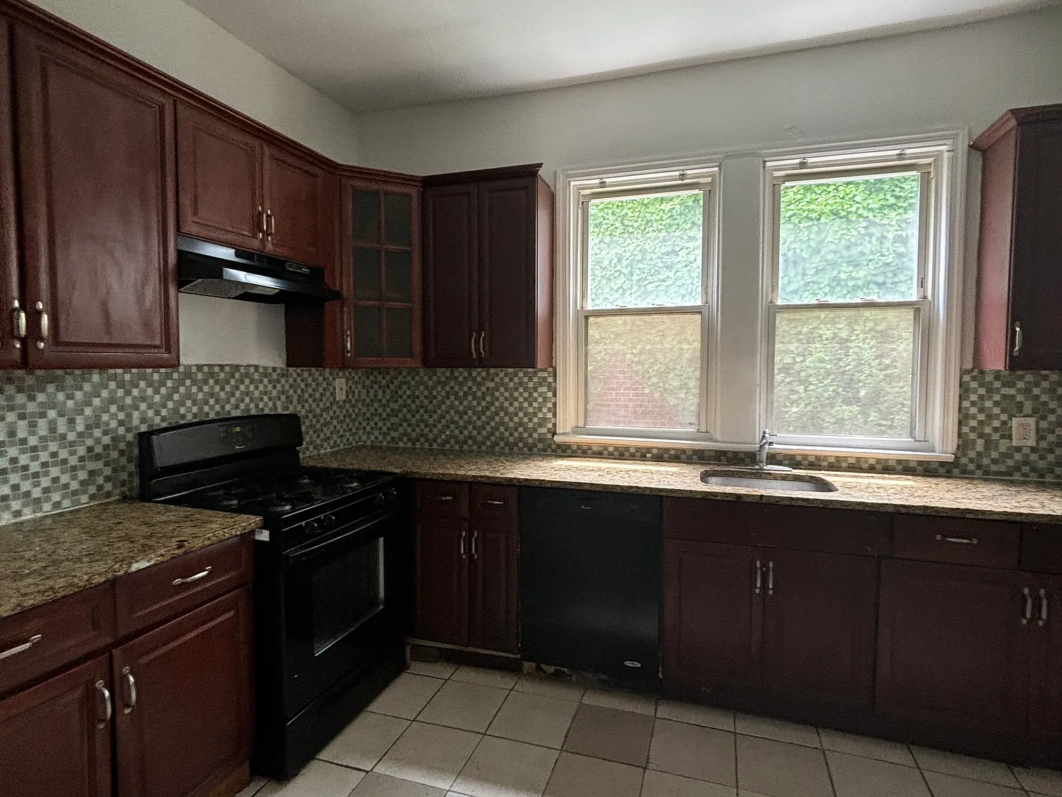 4 bed, 1200 sqft, $2,200 — Photo 1