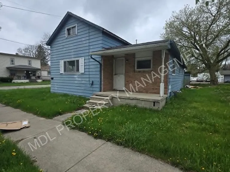 1402 Cass St — Photo 14