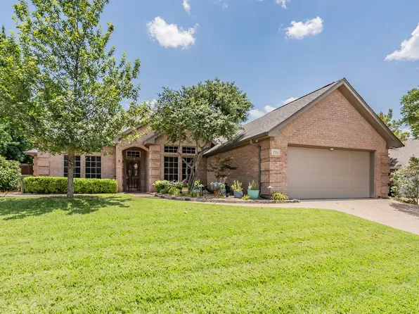 2536 Oak Brook Dr, Bedford, TX 76021